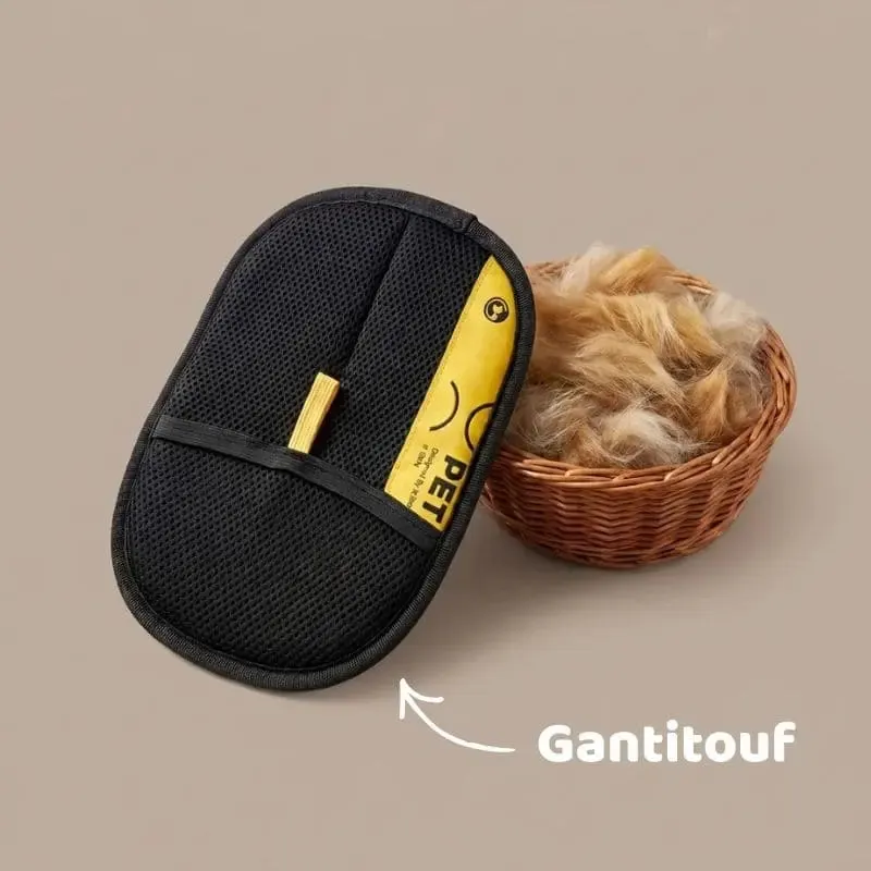 Gant anti-poils Gantitouf posé à côté d'une corbeille remplie des poils retirés en une seule séance